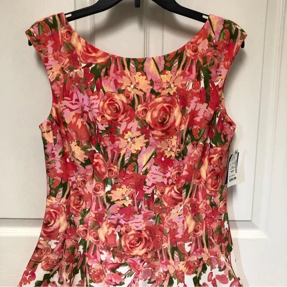 Gabby Skye Sleeveless Floral Fit & Flare Dress - Picture 2 of 16